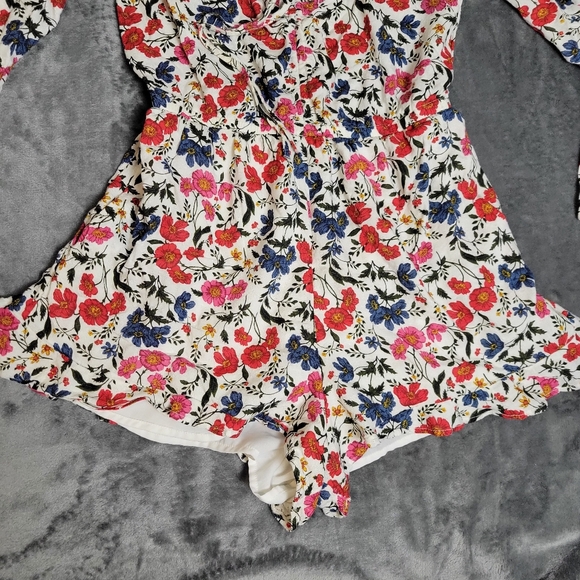 American Eagle Romper bell sleeve size medium - Picture 2 of 13